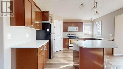 1007 Gull Road, Regina, SK - Indoor Photo Showing Kitchen