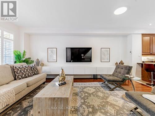 72 - 1701 Finch Avenue, Pickering, ON - Indoor Photo Showing Living Room