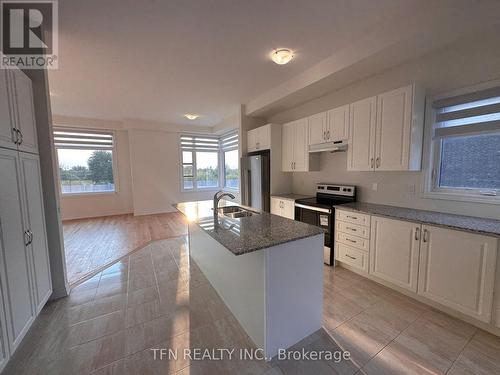 118 Wascana Road, Vaughan, ON - Indoor Photo Showing Kitchen