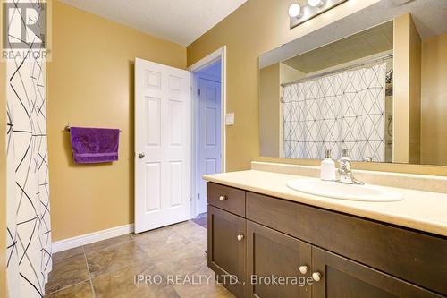 52 - 105 Bard Boulevard, Guelph (Pine Ridge), ON - Indoor Photo Showing Bathroom