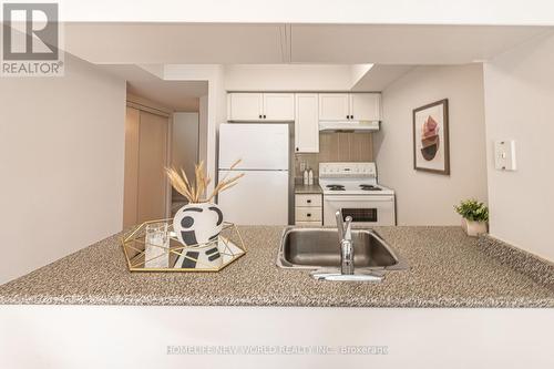 936 - 5 Everson Drive, Toronto, ON - Indoor Photo Showing Kitchen