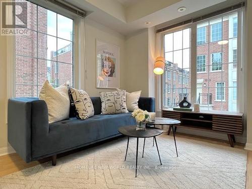 936 - 5 Everson Drive, Toronto, ON - Indoor Photo Showing Living Room