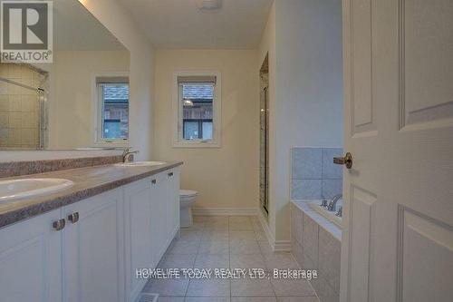 277 Fleetwood Drive, Oshawa, ON - Indoor Photo Showing Bathroom