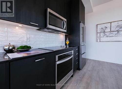 Ph04 - 120 Eagle Rock Way, Vaughan, ON - Indoor Photo Showing Kitchen