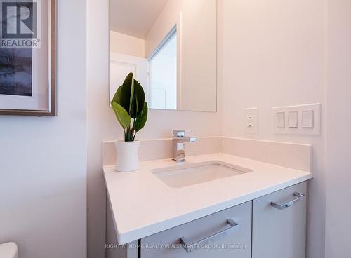 Ph04 - 120 Eagle Rock Way, Vaughan, ON - Indoor Photo Showing Bathroom