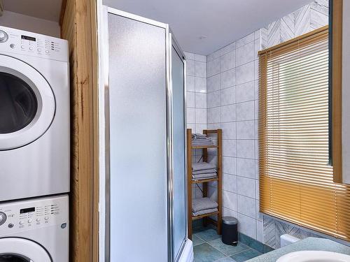 Salle de bains - 734 Ch. Du Lac-Sylvère, Saint-Donat, QC - Indoor Photo Showing Laundry Room