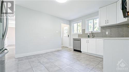 941 Charlton Drive, Ottawa, ON - Indoor Photo Showing Kitchen