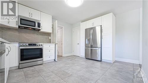 941 Charlton Drive, Ottawa, ON - Indoor Photo Showing Kitchen