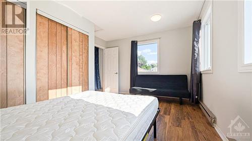 941 Charlton Drive, Ottawa, ON - Indoor Photo Showing Bedroom