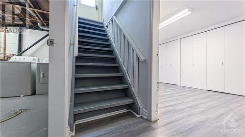 941 Charlton Drive, Ottawa, ON - Indoor Photo Showing Laundry Room