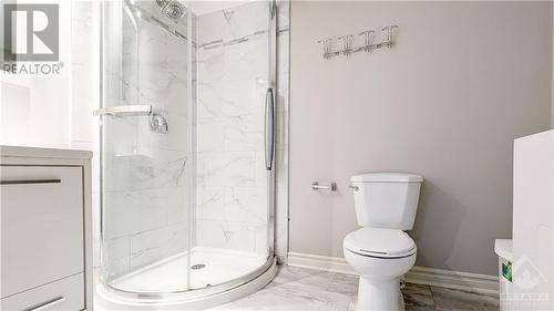 941 Charlton Drive, Ottawa, ON - Indoor Photo Showing Bathroom