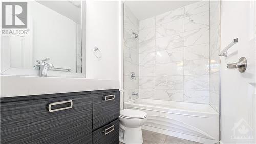 941 Charlton Drive, Ottawa, ON - Indoor Photo Showing Bathroom