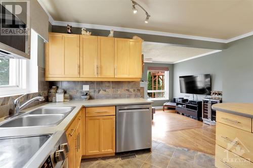 6432 St Louis Drive, Ottawa, ON - Indoor Photo Showing Kitchen With Double Sink