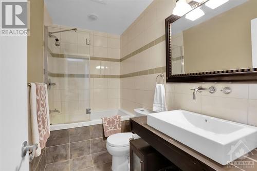 6432 St Louis Drive, Ottawa, ON - Indoor Photo Showing Bathroom