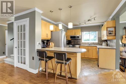 6432 St Louis Drive, Ottawa, ON - Indoor Photo Showing Kitchen