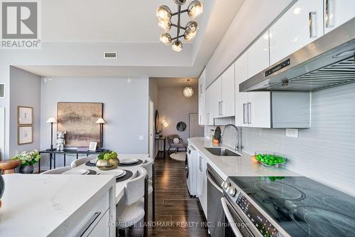 Ph2 - 33 Singer Court, Toronto (Bayview Village), ON - Indoor Photo Showing Kitchen With Upgraded Kitchen