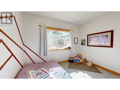 5070 Kinncum Place, 108 Mile Ranch, BC - Indoor Photo Showing Bedroom