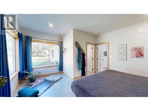 5070 Kinncum Place, 108 Mile Ranch, BC - Indoor Photo Showing Bedroom