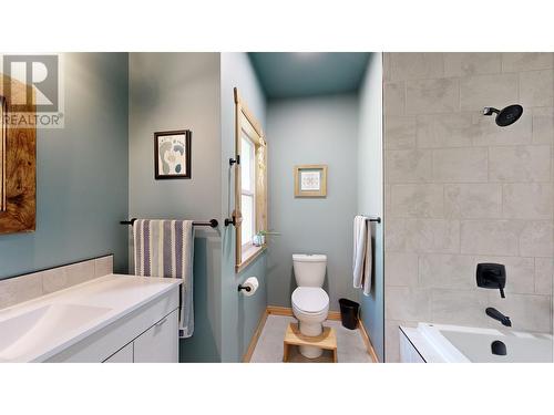 5070 Kinncum Place, 108 Mile Ranch, BC - Indoor Photo Showing Bathroom