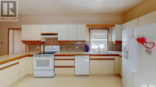 749 Gibson Road, Balgonie, SK - Indoor Photo Showing Kitchen With Double Sink