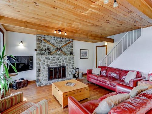 Salon - 99 Ch. La Chanterelle, Saint-Donat, QC - Indoor Photo Showing Living Room With Fireplace