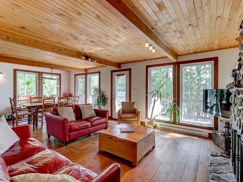 Salon - 99 Ch. La Chanterelle, Saint-Donat, QC - Indoor Photo Showing Living Room