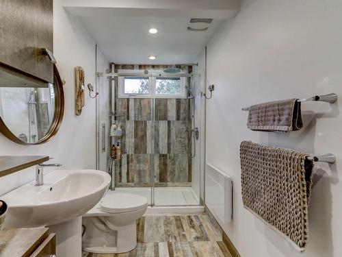 Salle de bains - 99 Ch. La Chanterelle, Saint-Donat, QC - Indoor Photo Showing Bathroom