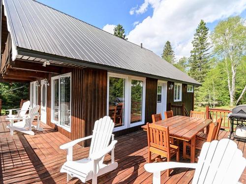 Face arriÃ¨re - 99 Ch. La Chanterelle, Saint-Donat, QC - Outdoor With Deck Patio Veranda With Exterior