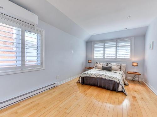 Master bedroom - 2025 Ch. Kildare, Mont-Royal, QC - Indoor Photo Showing Bedroom