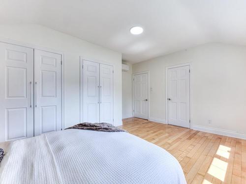 Master bedroom - 2025 Ch. Kildare, Mont-Royal, QC - Indoor Photo Showing Bedroom