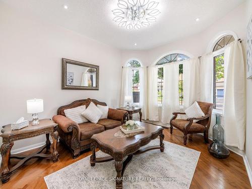 3820 Janice Dr, Mississauga, ON - Indoor Photo Showing Living Room