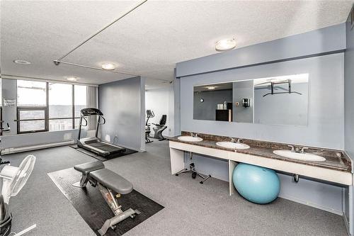 75 Queen Street N|Unit #1501, Hamilton, ON - Indoor Photo Showing Gym Room