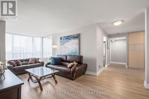 909 - 120 Promenade Circle, Vaughan, ON - Indoor Photo Showing Living Room