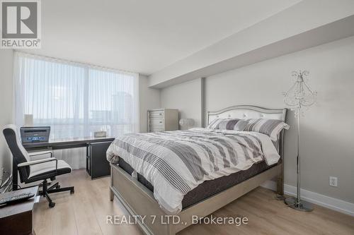 909 - 120 Promenade Circle, Vaughan, ON - Indoor Photo Showing Bedroom