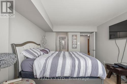 909 - 120 Promenade Circle, Vaughan, ON - Indoor Photo Showing Bedroom