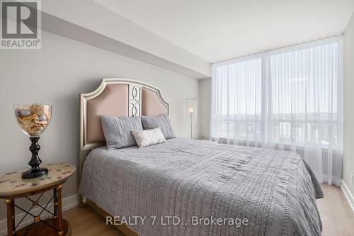 909 - 120 Promenade Circle, Vaughan, ON - Indoor Photo Showing Bedroom