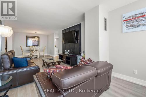 909 - 120 Promenade Circle, Vaughan, ON - Indoor Photo Showing Living Room