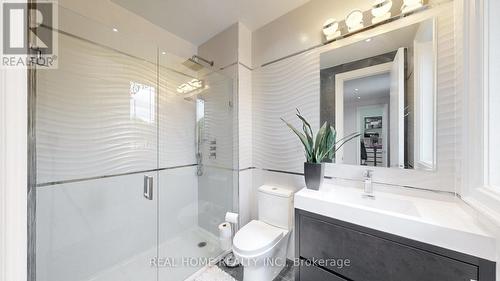 374 Elmwood Avenue, Richmond Hill, ON - Indoor Photo Showing Bathroom