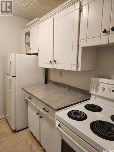 410 590 Laurier Street W, Moose Jaw, SK - Indoor Photo Showing Kitchen