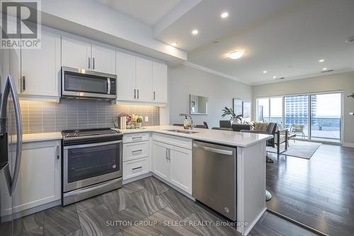 2006 - 505 Talbot Street, London, ON - Indoor Photo Showing Kitchen With Double Sink With Upgraded Kitchen