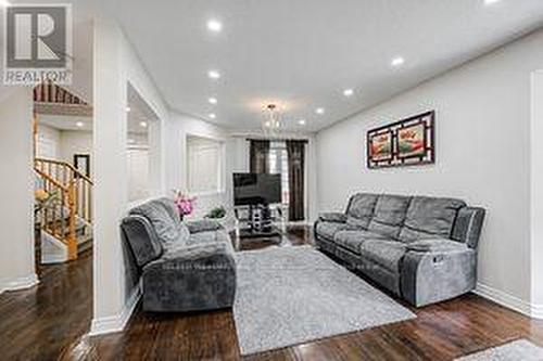 1634 Chelton Place, London, ON - Indoor Photo Showing Living Room