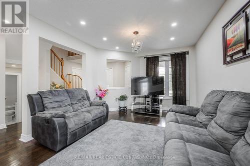 1634 Chelton Place, London, ON - Indoor Photo Showing Living Room