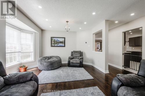 1634 Chelton Place, London, ON - Indoor Photo Showing Living Room