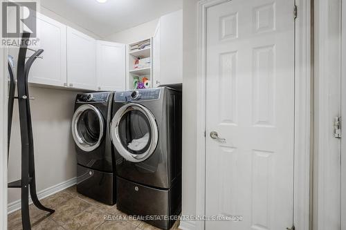 1634 Chelton Place, London, ON - Indoor Photo Showing Laundry Room