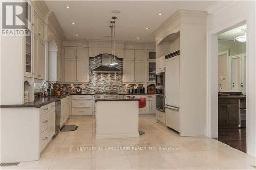 340 Elmwood Avenue, Toronto, ON - Indoor Photo Showing Kitchen With Upgraded Kitchen