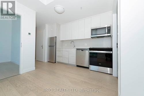 1302 - 60 Frederick Street, Kitchener, ON - Indoor Photo Showing Kitchen