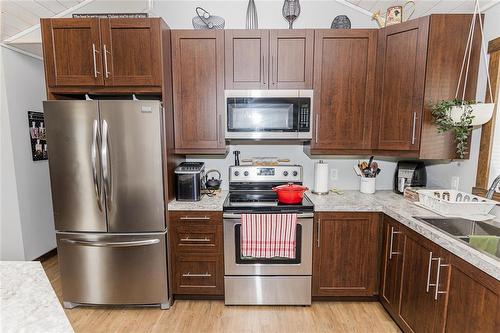 5 Maple Avenue, Carman, MB - Indoor Photo Showing Kitchen With Stainless Steel Kitchen