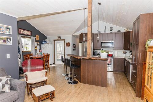 5 Maple Avenue, Carman, MB - Indoor Photo Showing Kitchen