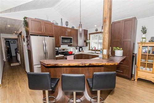 5 Maple Avenue, Carman, MB - Indoor Photo Showing Kitchen With Stainless Steel Kitchen With Upgraded Kitchen