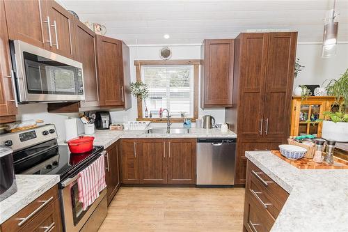 5 Maple Avenue, Carman, MB - Indoor Photo Showing Kitchen With Stainless Steel Kitchen